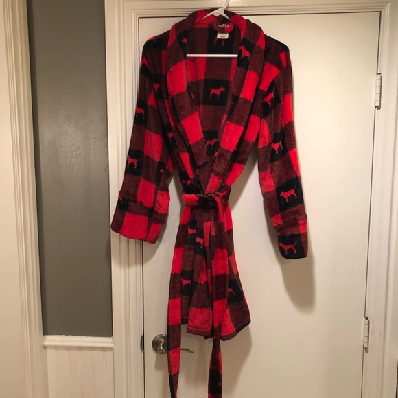PINK Victoria's Secret Other - Pink by Victoria’s Secret fluffy robe